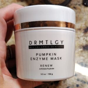 Pumpkin Enzyme Mask - White and Gold
